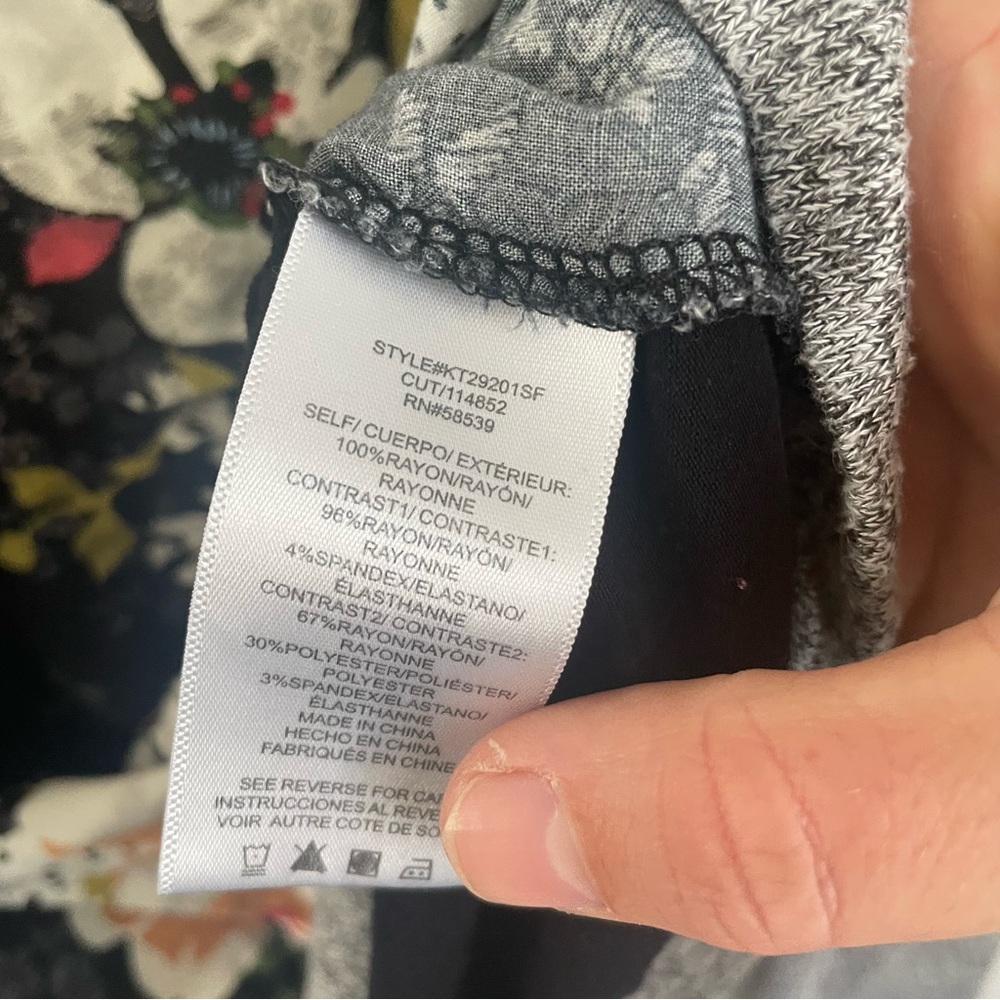 Kut From The Kloth Black Floral Lightweight Sweater Long Sleeve Size Medium - Picture 7 of 9